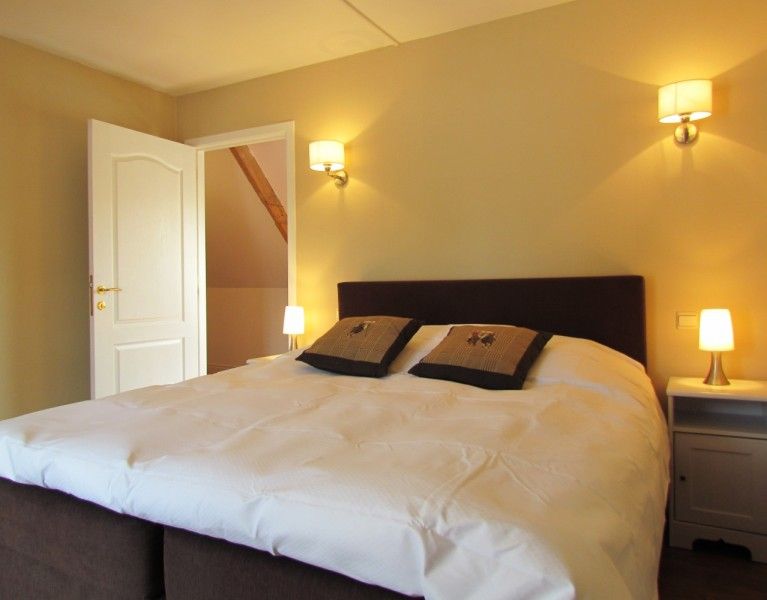 Praktische Aufbewahrung im Ferienhaus Hof ter Harte, Ypern, Westflandern mit Handtuechern und Koerben.