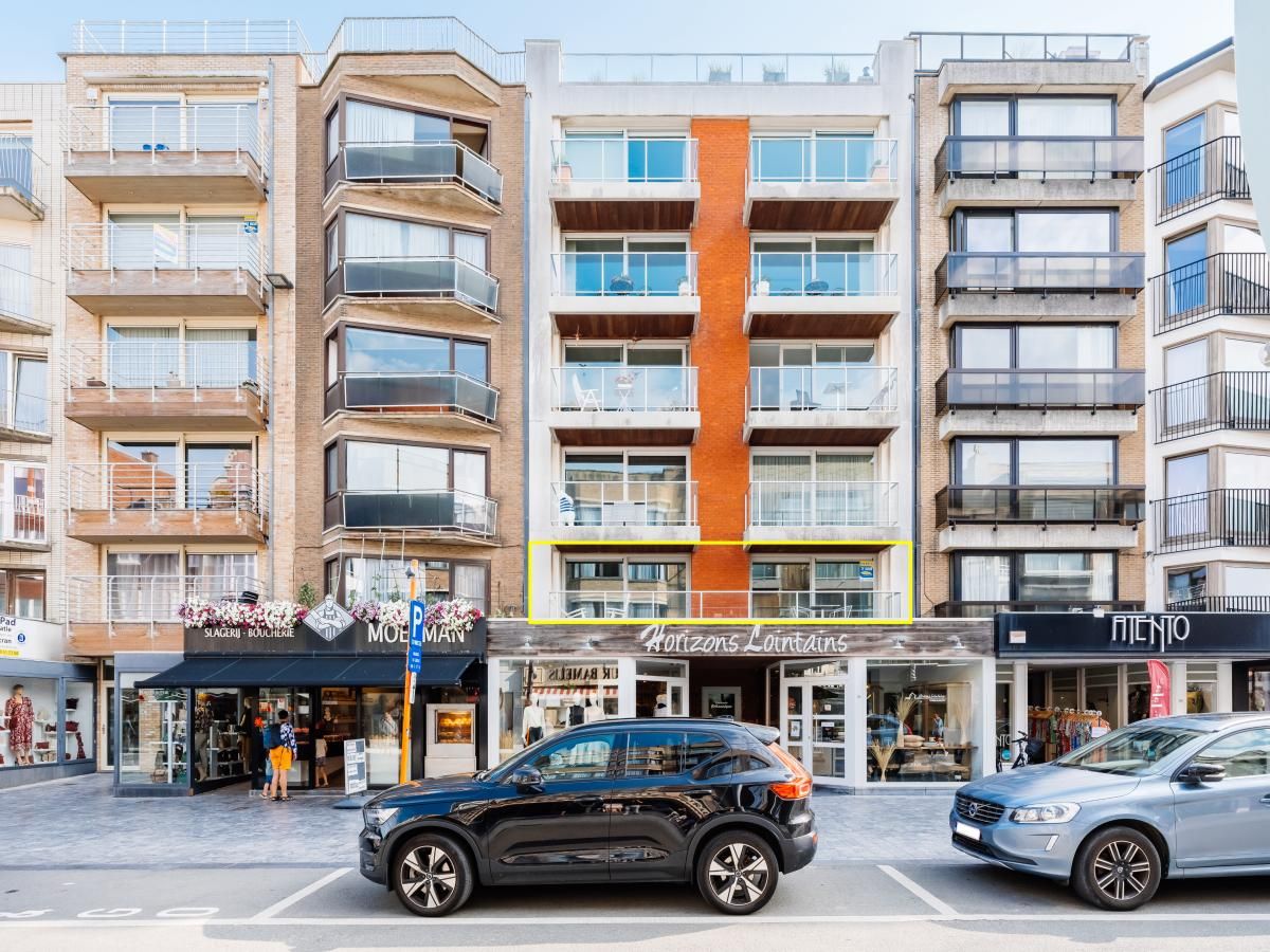 Brit First vacation home in Koksijde, West Flanders, with modern city views and nearby stores for a perfect vacation.