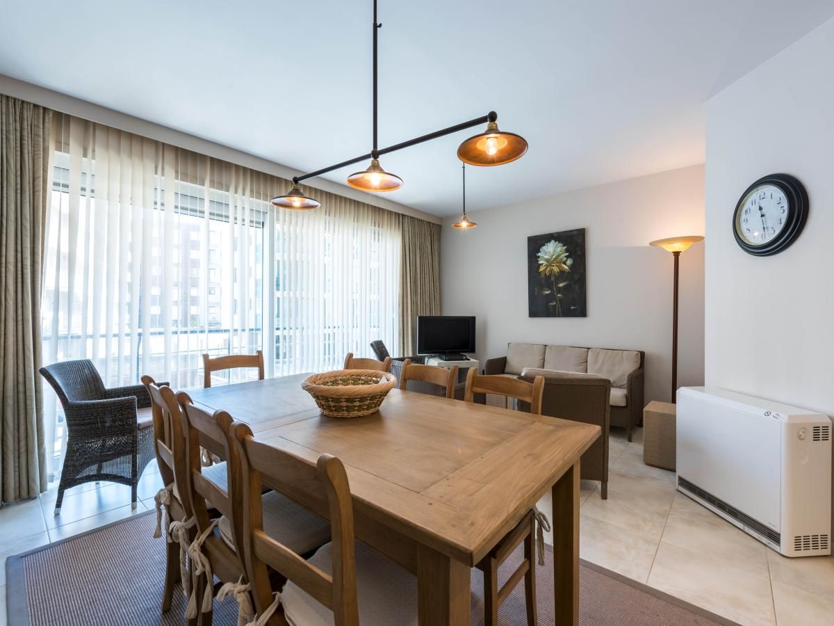 Guernsey eerste vakantiehuis in Koksijde, West-Vlaanderen, met moderne architectuur en balkonuitzicht op de kustomgeving.