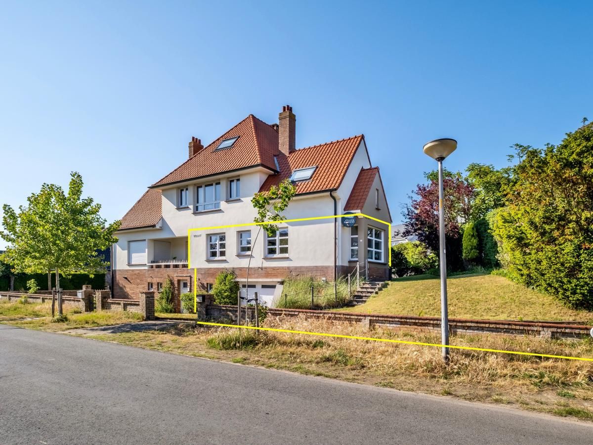 Juvamy gelijkvloers vakantiehuis in Koksijde, West-Vlaanderen met ruime tuin en charmante architectuur, ideaal voor een ontspannen verblijf.