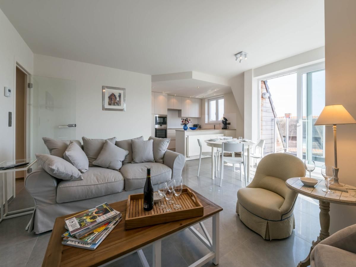 Geniet van het uitzicht vanaf het terras van Bon Accueil tweede vakantiehuis in Koksijde, West-Vlaanderen, met charmante daken in de omgeving.