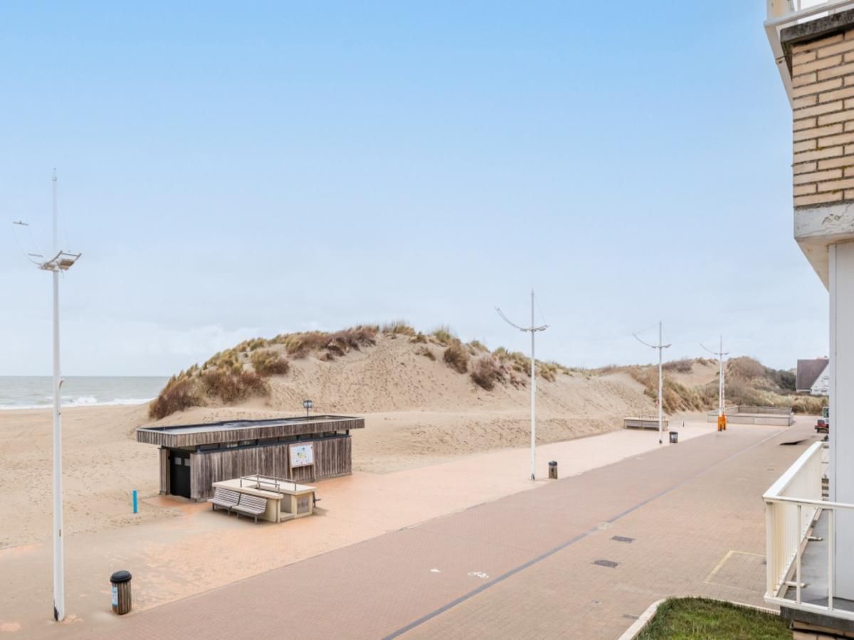 Vitelli vakantiehuis in Koksijde, West-Vlaanderen met uitzicht op duinen en strandpromenade, ideale plek voor een ontspannen strandvakantie.