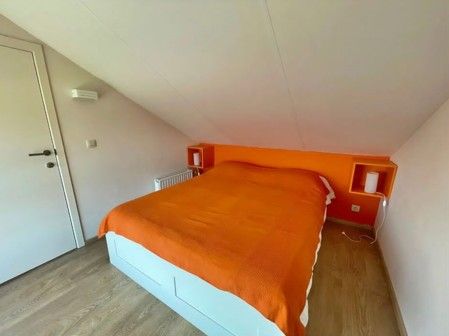 Knusse slaapkamer in Residentie Arthur - Lombardsijde vakantiehuis, ideaal voor ontspanning in West-Vlaanderen.