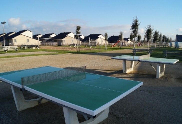 Aktivitaeten im Freien mit Tischtennisplatten im Ferienhaus Lombardsijde, Lombardsijde-Middelkerke, Westflandern, Belgien.