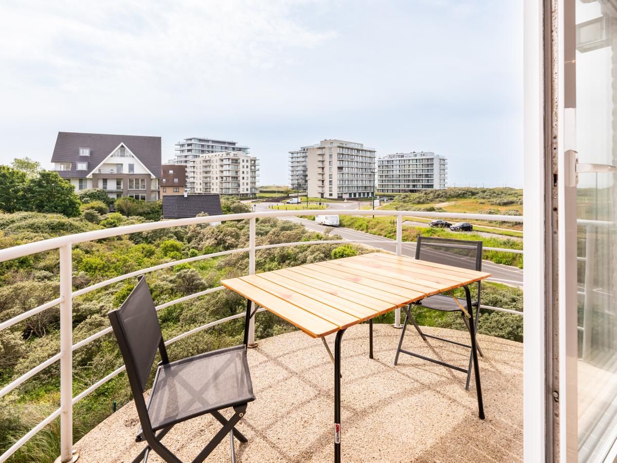 Geniessen Sie die Aussicht von der Terrasse des Ferienhauses LaRoyale in De Panne, Westflandern, Belgien.
