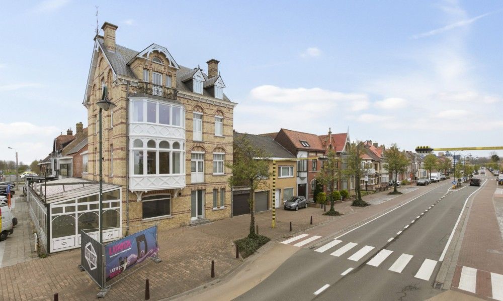 Aussenansicht von Maison Perron, Ferienhaus in De Panne, Westflandern, mit charakteristischer Architektur.
