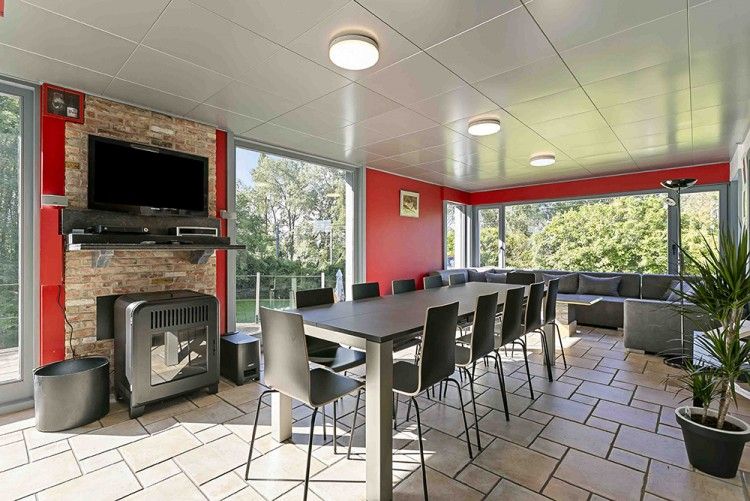 Gerumiges, modern eingerichtetes Esszimmer im Ferienhaus Ren, Lichtervelde.
