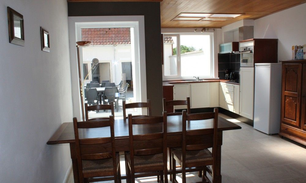Kueche und Essbereich im Ferienhaus De Blauwer, Poperinge, Westflandern.