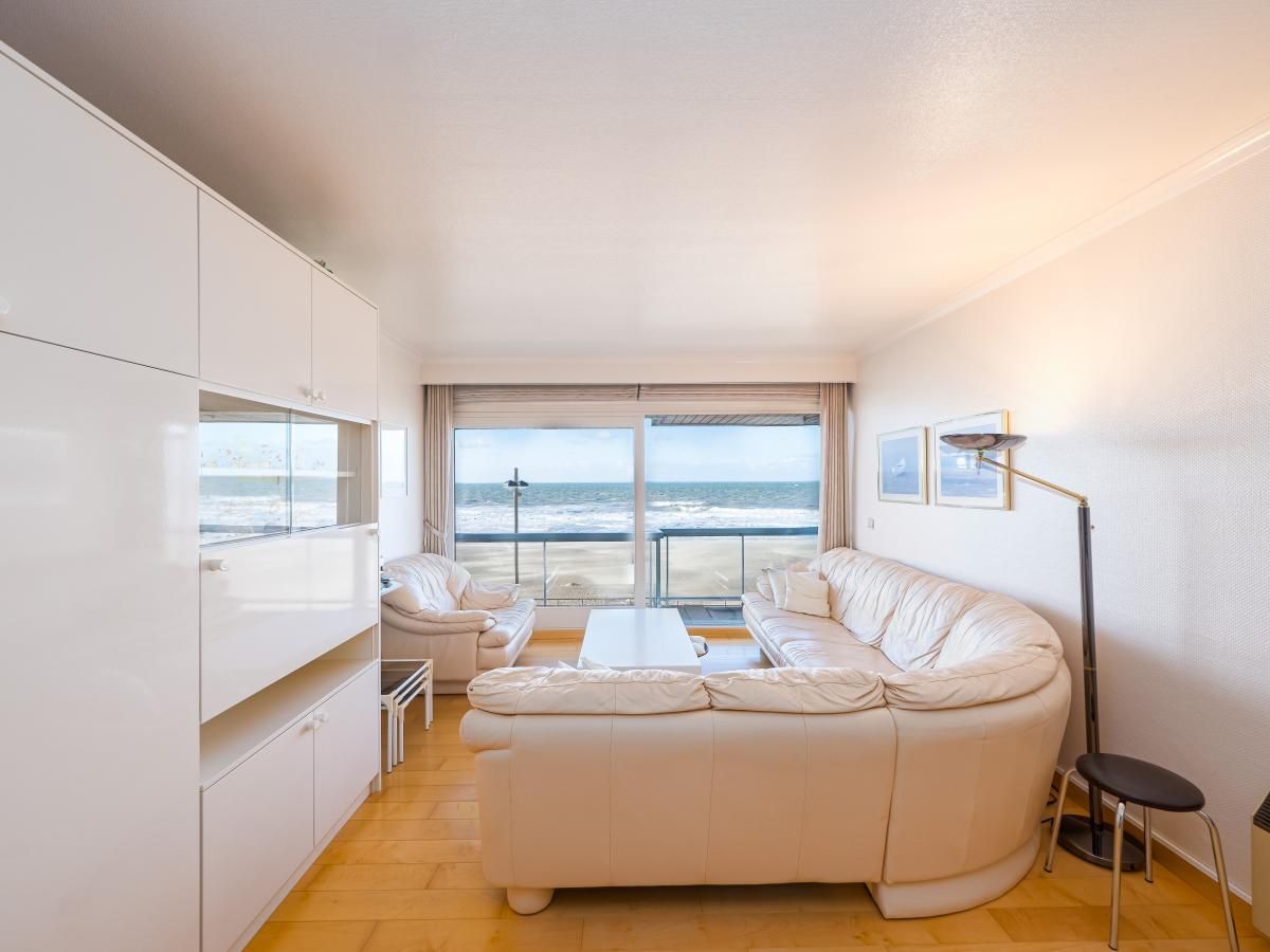 Helles Wohnzimmer von Brisbane II - 0202 in Middelkerke mit Panoramablick aufs Meer, ideales Ferienhaus an der belgischen Kueste.