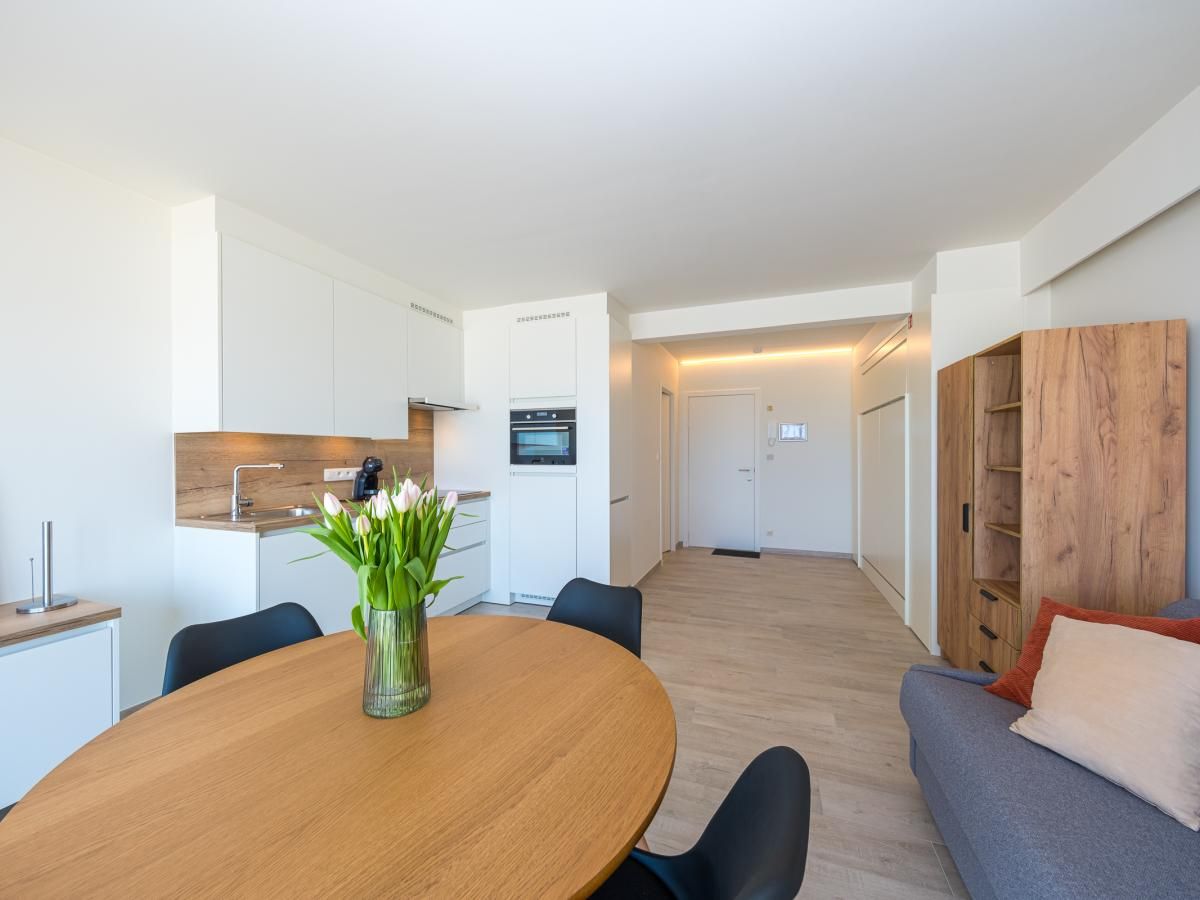 Modernes Wohnzimmer in Emperador - 0401, Ferienhaus in Middelkerke, Westflandern, mit stilvoller Kueche und gemuetlicher Sitzecke.