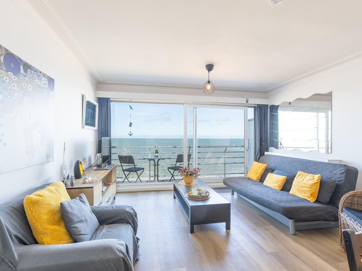 Helles Wohnzimmer des Ferienhauses Rubens - 0602 in Middelkerke, Westflandern, mit Meerblick und moderner Einrichtung.