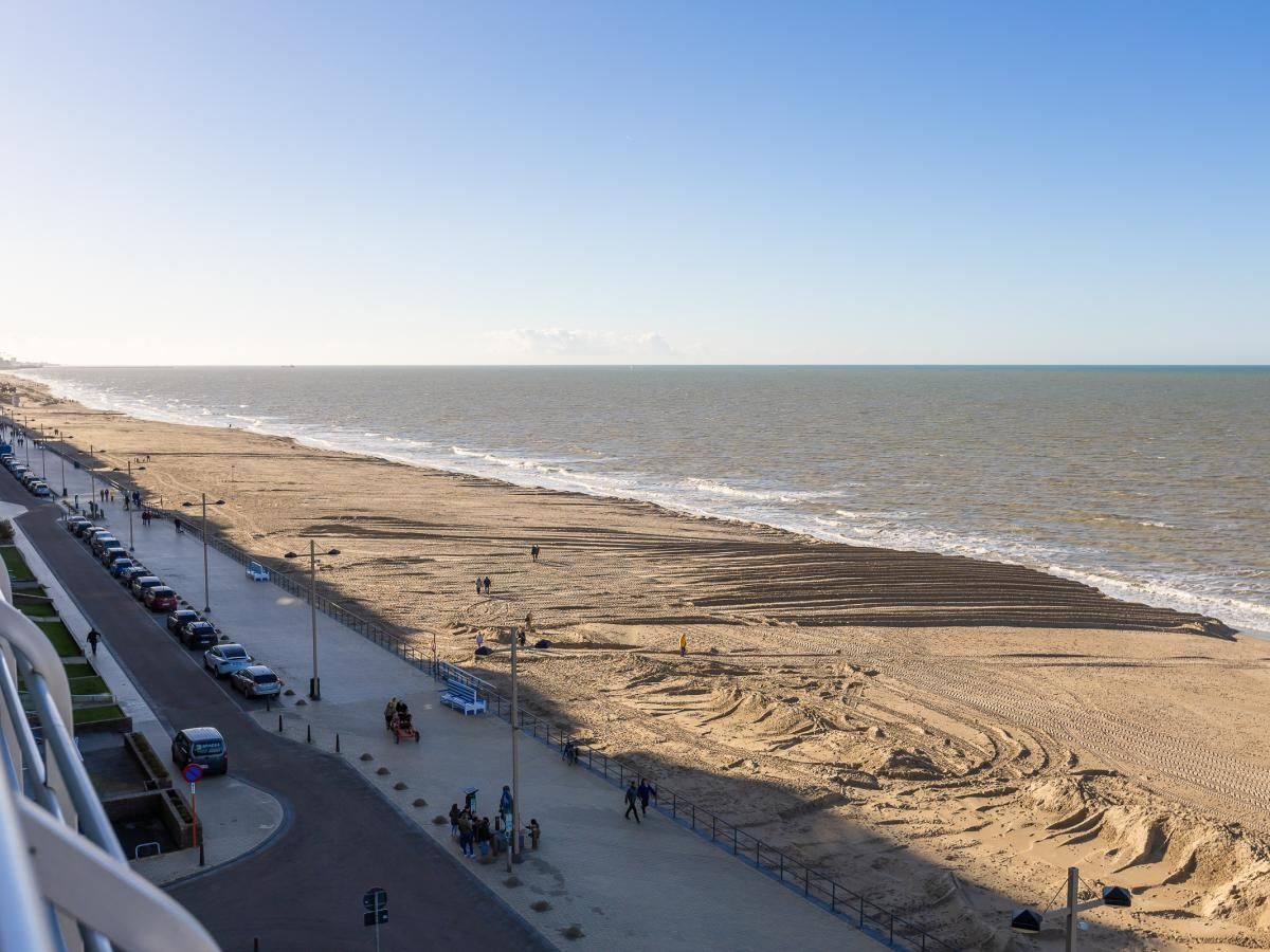 Geniessen Sie den herrlichen Meerblick vom "Rubens - 0602" aus, einem Ferienhaus in Middelkerke, Westflandern, mit einer atemberaubenden Kuestenlandschaft.