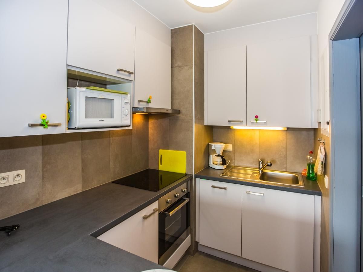 Moderne Kueche im Ferienhaus Michelangelo - 0605, Middelkerke, Westflandern, mit schlichter Einrichtung und allem Komfort fuer einen angenehmen Aufenthalt.