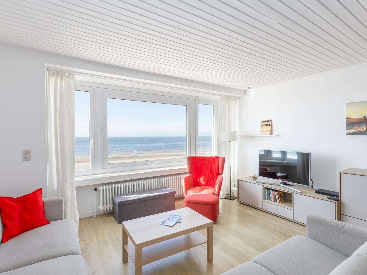 Helles Wohnzimmer im Ferienhaus "St. Raphael" mit Meerblick in Middelkerke, Westflandern. Gemuetliche Sitzecke mit Blick auf den Strand.