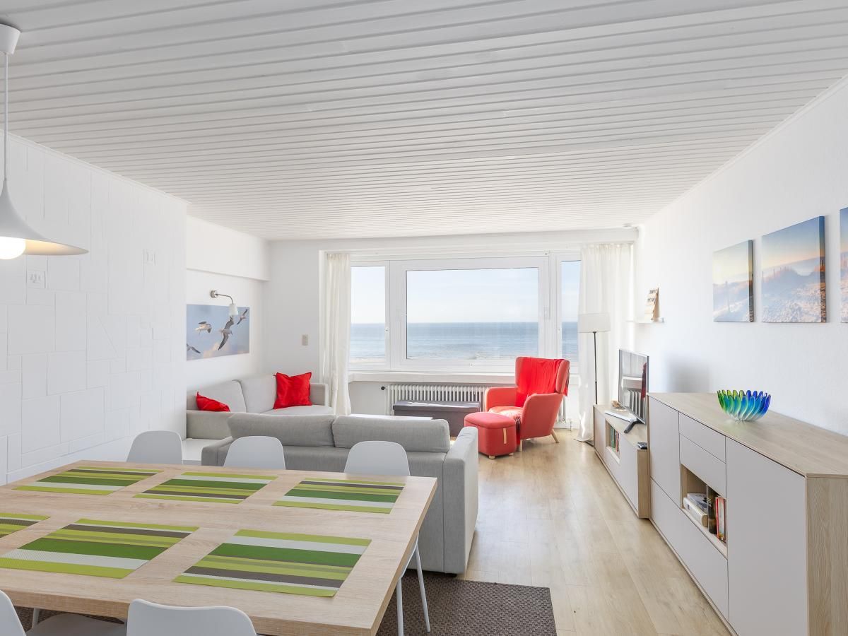 Helles Wohnzimmer im "St. Raphael - 0302" in Middelkerke, mit Meerblick, gemuetlicher Sitzecke und Essbereich - ein ideales Ferienhaus in Westflandern.