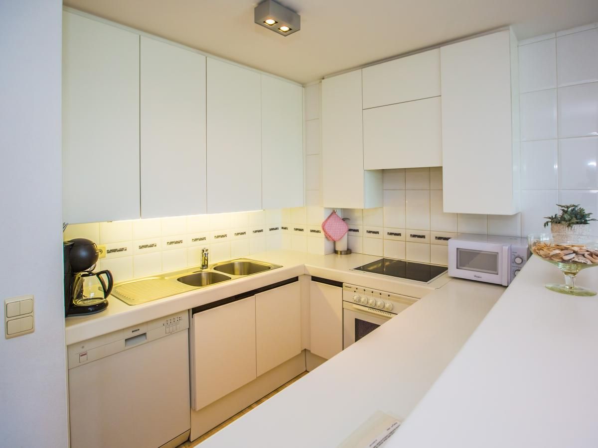 Moderne Kueche im Ferienhaus "Escale II - 0201" in Middelkerke, Westflandern. Komplett ausgestattet fuer einen komfortablen Aufenthalt.