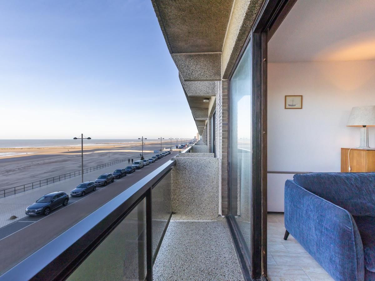 Geniessen Sie den Meerblick vom Balkon des Ferienhauses Dunekant - 0203 + park.6 in Middelkerke, Westflandern.