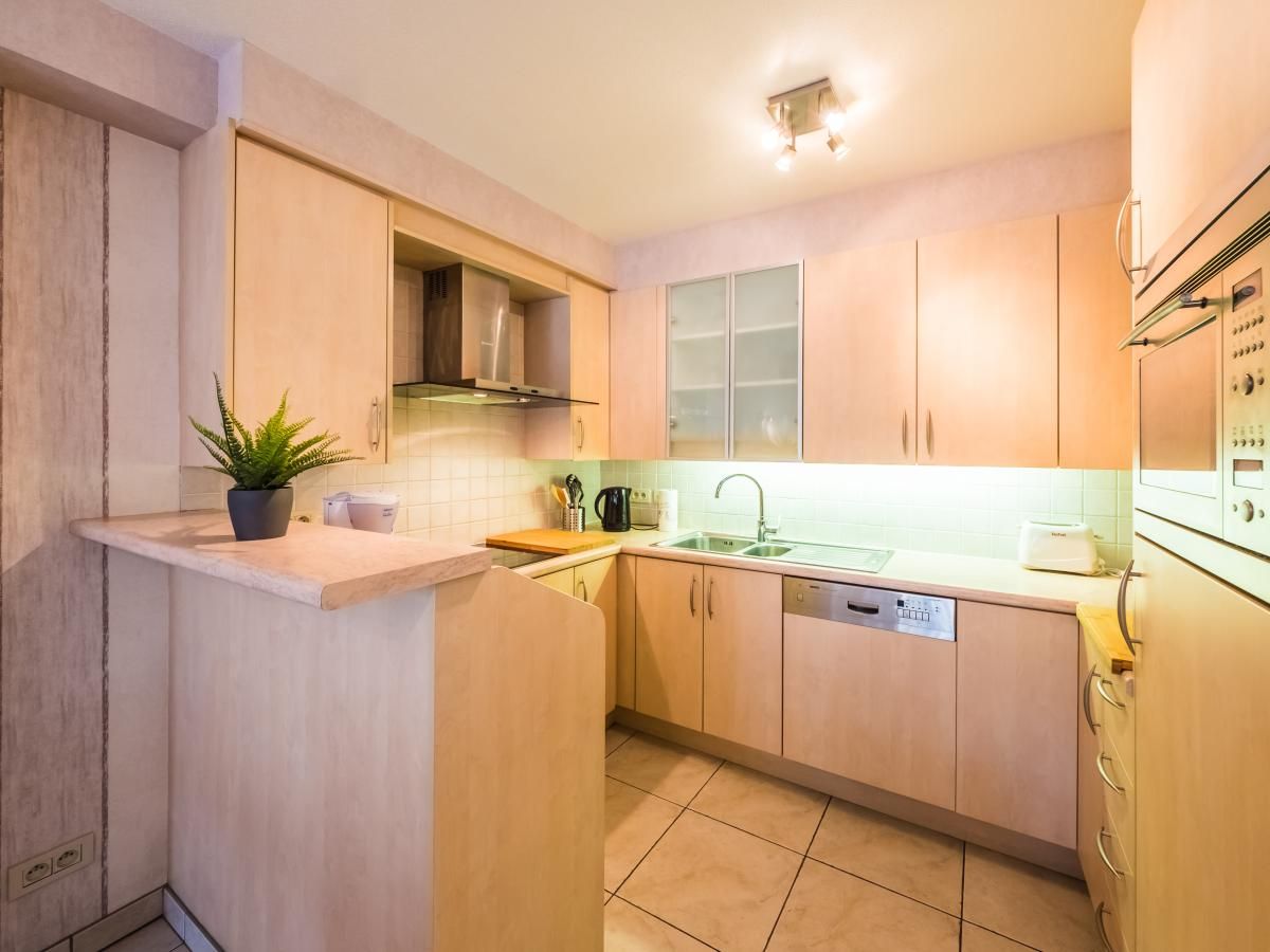 Moderne Kueche im Ferienhaus Franklin - 0101, Middelkerke, Westflandern. Geniessen Sie Komfort und Bequemlichkeit waehrend Ihres Aufenthalts an der belgischen Kueste.