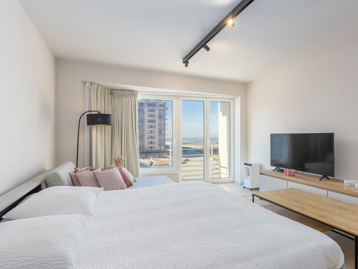 Luxurioeses Schlafzimmer im Ferienhaus Telstar - 0301, Middelkerke, mit Meerblick und moderner Einrichtung, Westflandern, Belgien.