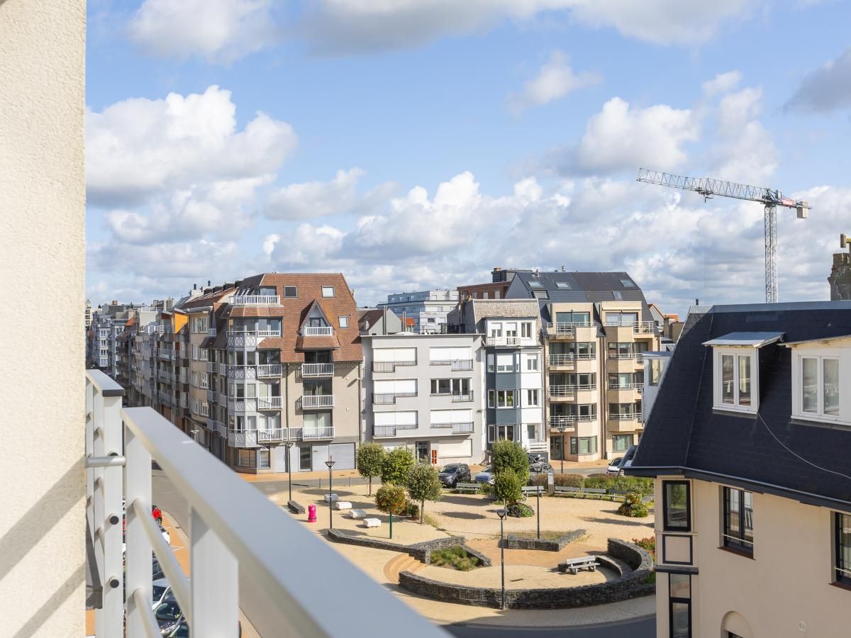 Uitzicht vanaf het balkon van Con Amore - 0403, vakantiehuis in Westende, West-Vlaanderen, met een prachtig stadsbeeld.