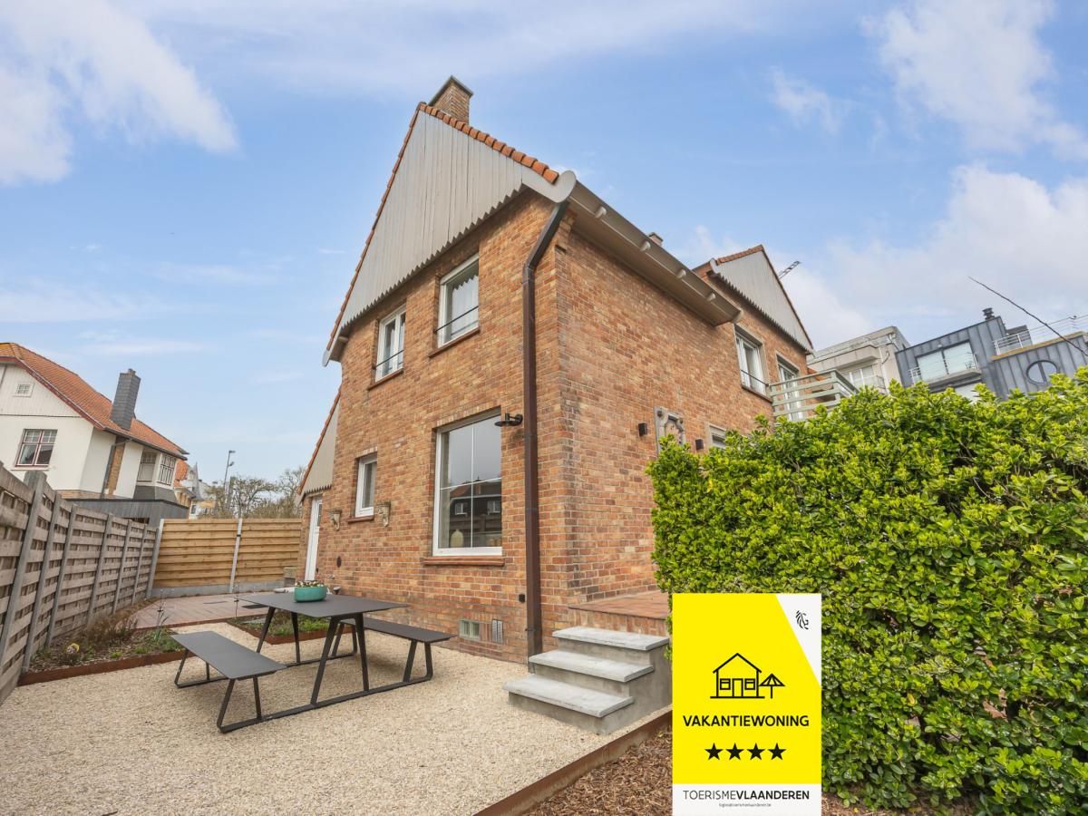Geniet van het charmante Maison Edith vakantiehuis in Westende, West-Vlaanderen, met een uitnodigend terras voor ontspanning.