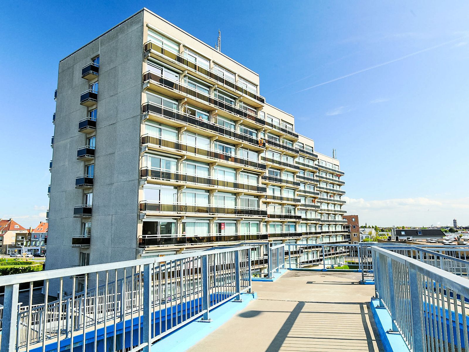 Flat Studio mit Garage in Bredene, Westflandern, bietet einen atemberaubenden Blick von der Terrasse dieser modernen Ferienunterkunft.