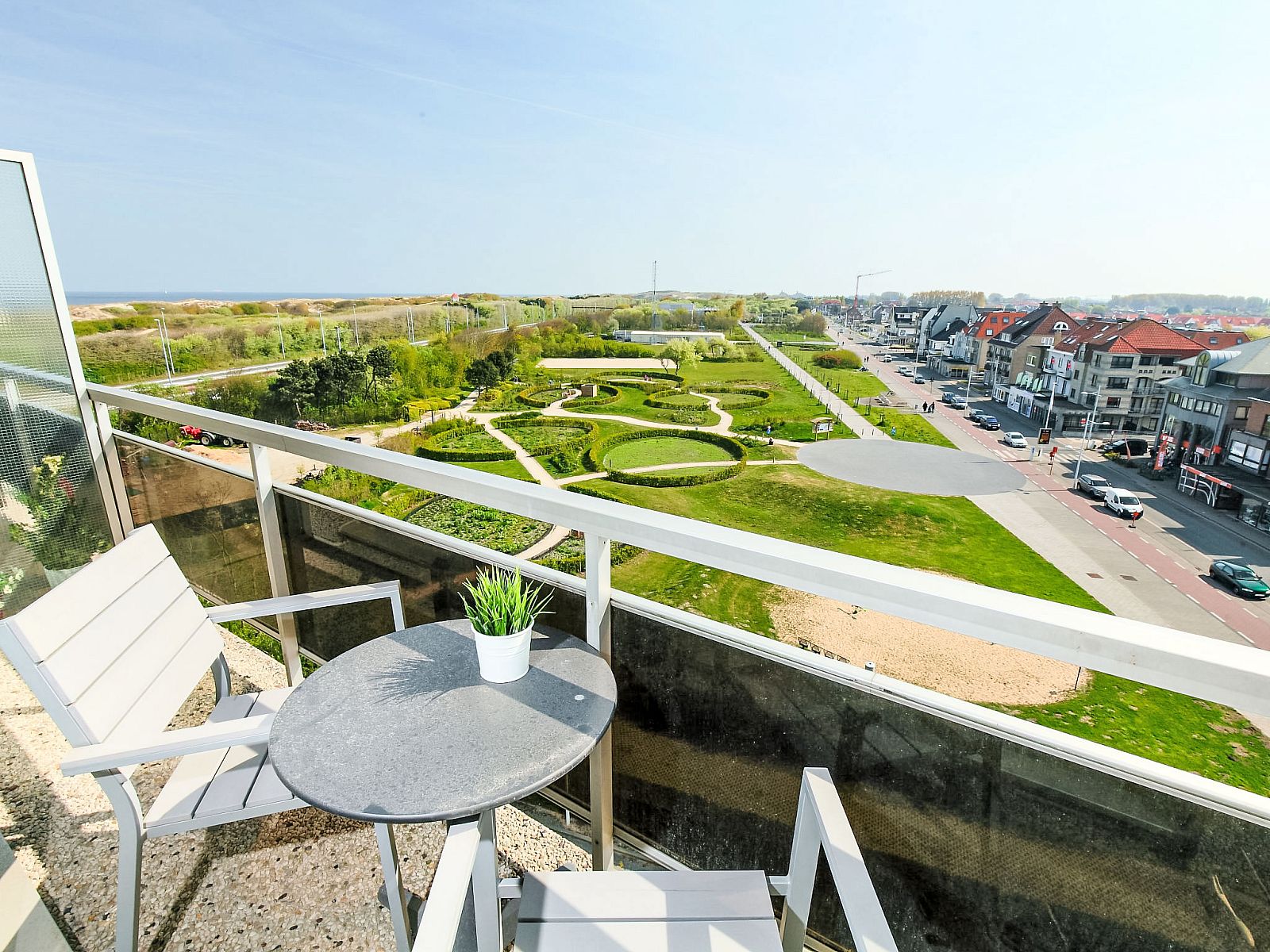 Geniessen Sie den Panoramablick vom Balkon des Apartment Studio 604 in Bredene, Westflandern, Belgien.