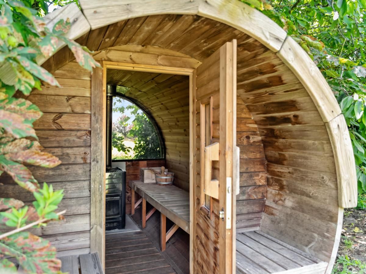 Ontspan in de serene omgeving van vakantiehuis Frontzate in Diksmuide, West-Vlaanderen, met een unieke buitenruimte en sauna.