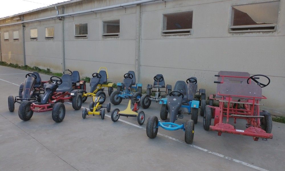 Go-karts voor buitenactiviteiten bij vakantiehuis de Pypegale in Lo-Reninge, West-Vlaanderen.