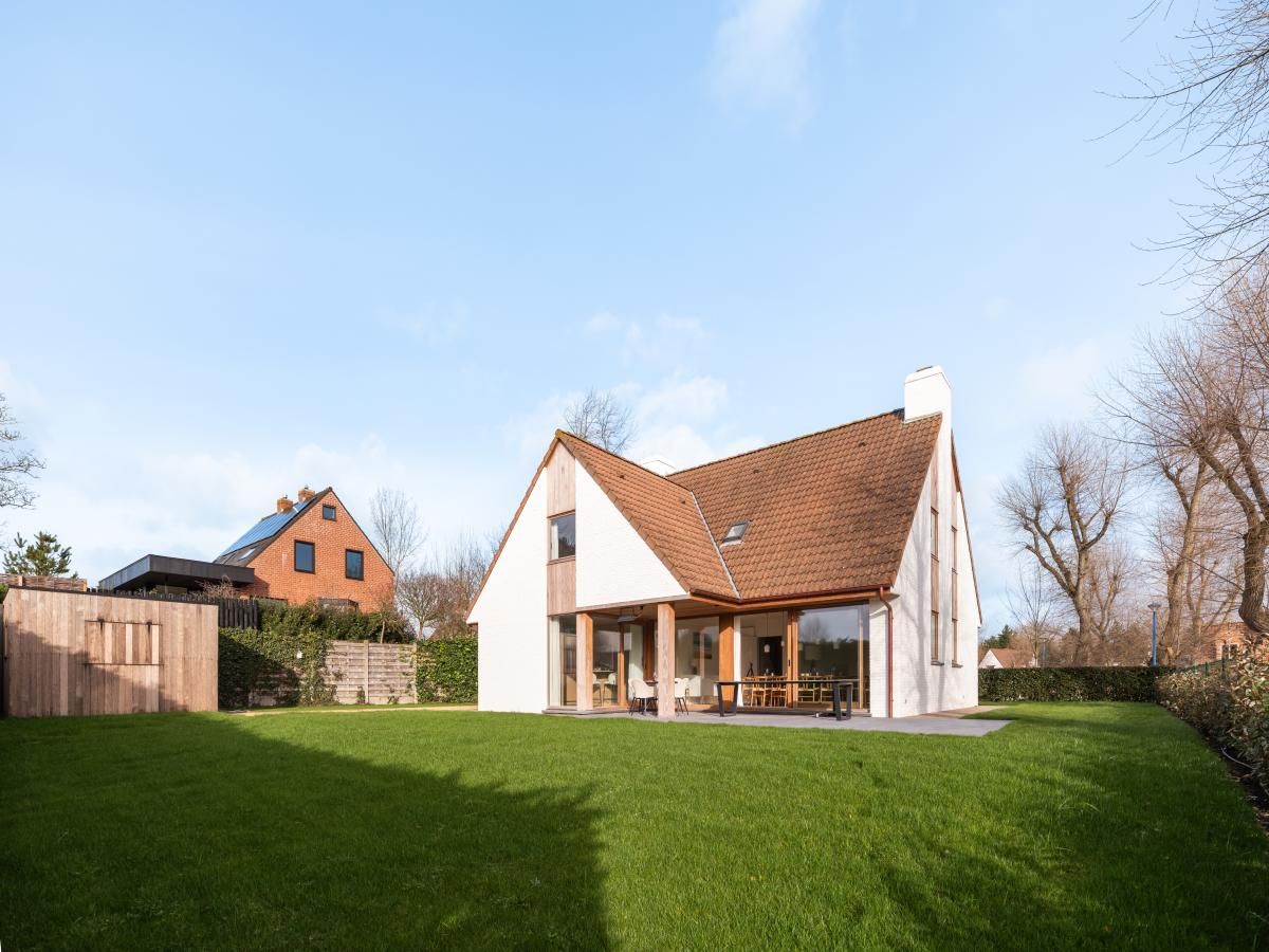 Das Ferienhaus "Pure Relax" in Oostduinkerke, Westflandern, mit grosszuegigem Garten und moderner Architektur - ideal fuer einen erholsamen Aufenthalt.