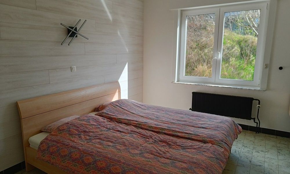 Terrace of Papa's Dream vacation home, Oostduinkerke, with dining table and view of the surroundings.