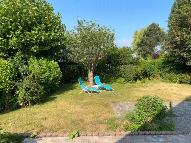 Ruhiger Garten in der Villa Tijl Uilenspiegel, Ferienhaus in Oostduinkerke, Westflandern, ideal zum Entspannen.