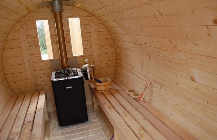 Die gemuetliche Sauna im Ferienhaus in Ronse, Ostflandern, Belgien, bietet Entspannung und Komfort fuer einen erholsamen Urlaub.