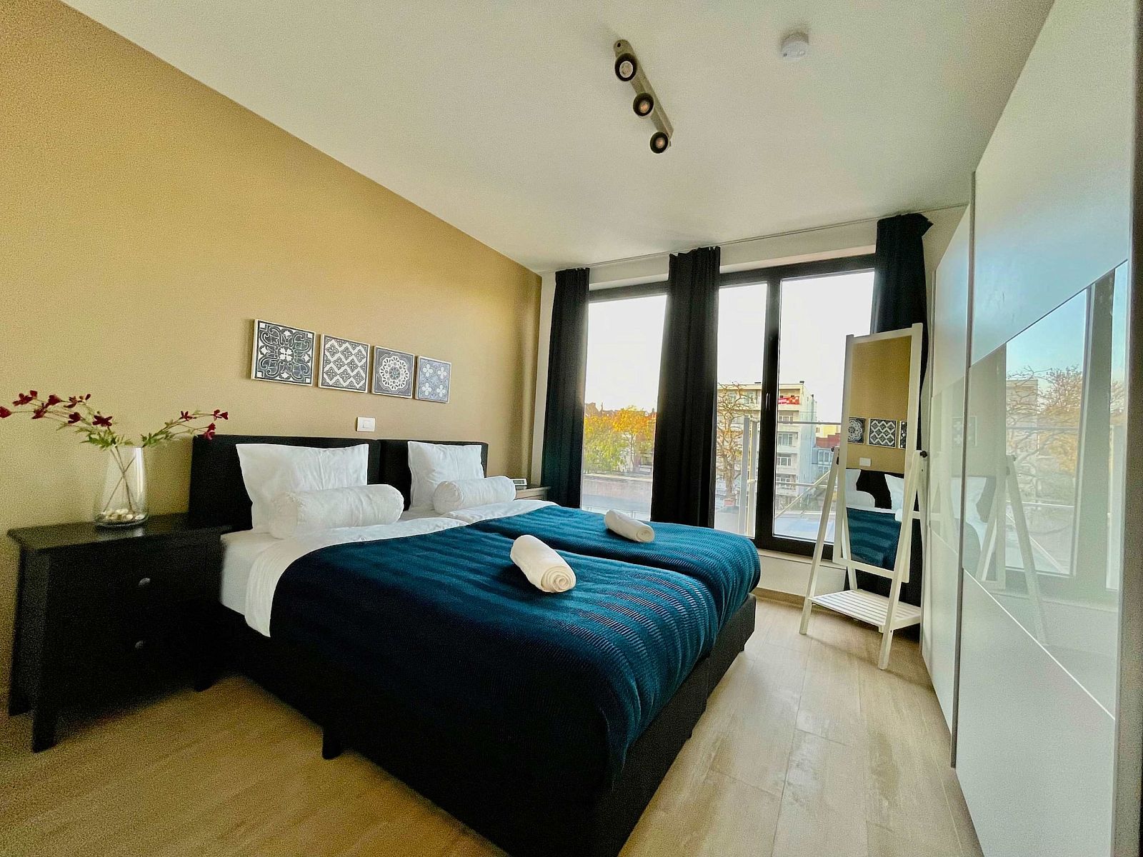 Guest house 040153 - Apartment Antwerp - Modern 2BR 1/5 BA Near Diamond District by OneLuxStay