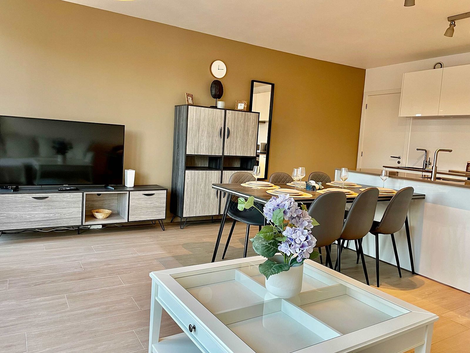 Guest house 040153 - Apartment Antwerp - Modern 2BR 1/5 BA Near Diamond District by OneLuxStay