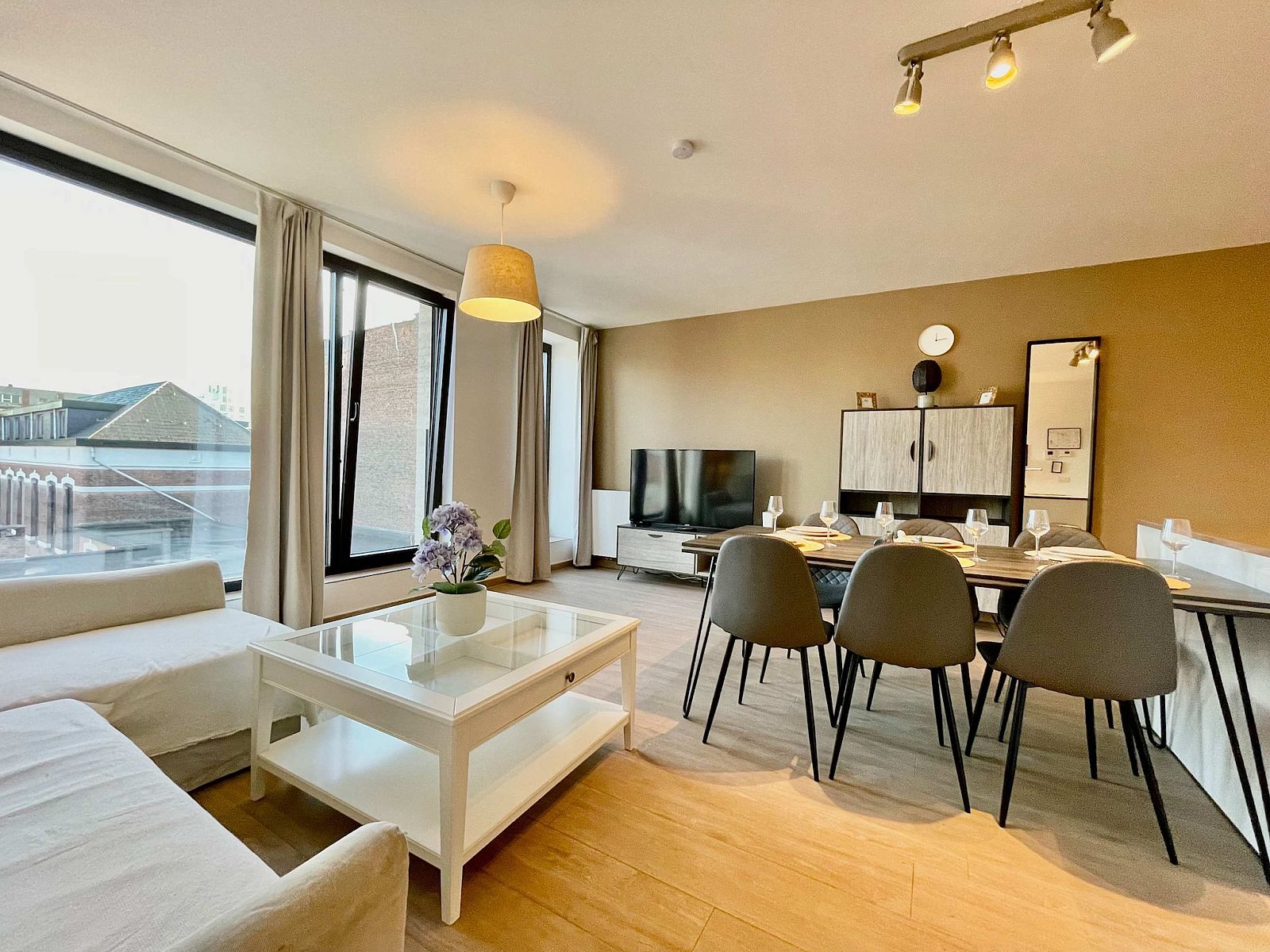 Guest house 040153 - Apartment Antwerp - Modern 2BR 1/5 BA Near Diamond District by OneLuxStay