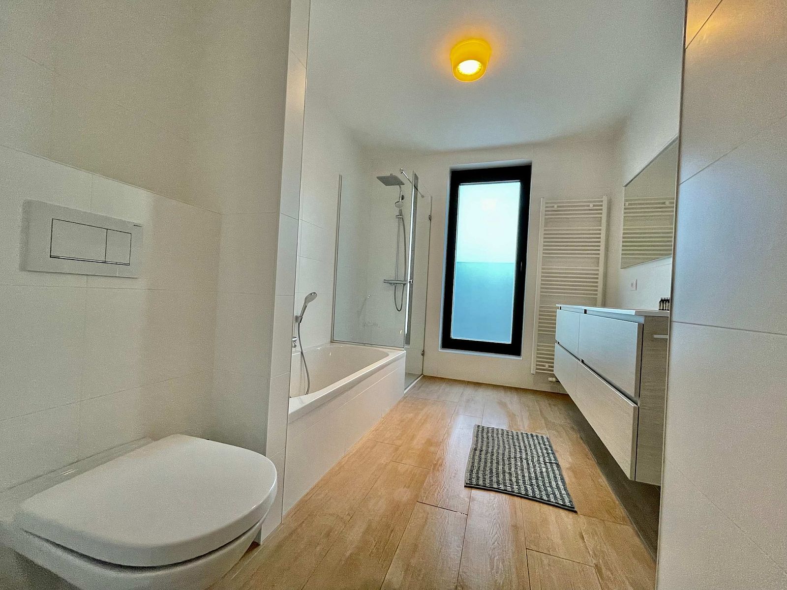 Guest house 040153 - Apartment Antwerp - Modern 2BR 1/5 BA Near Diamond District by OneLuxStay