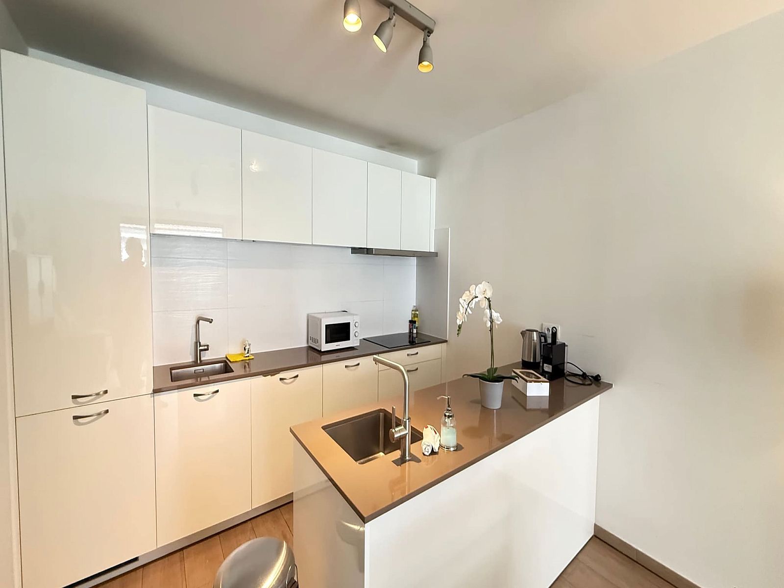 Unterkunft 040154 - Appartement Antwerpen - Spacious 3BR 25 BA Near Diamond District by OneLuxStay