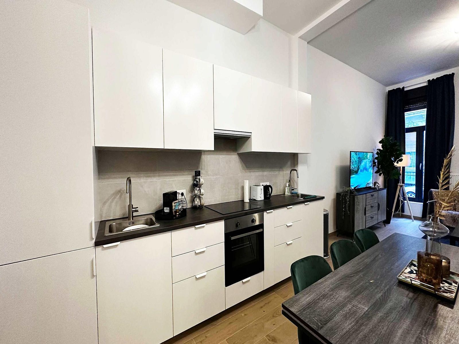 Guest house 040160 - Apartment Antwerp - Luxury 2BR 2BA Near Fashion District by OneLuxStay