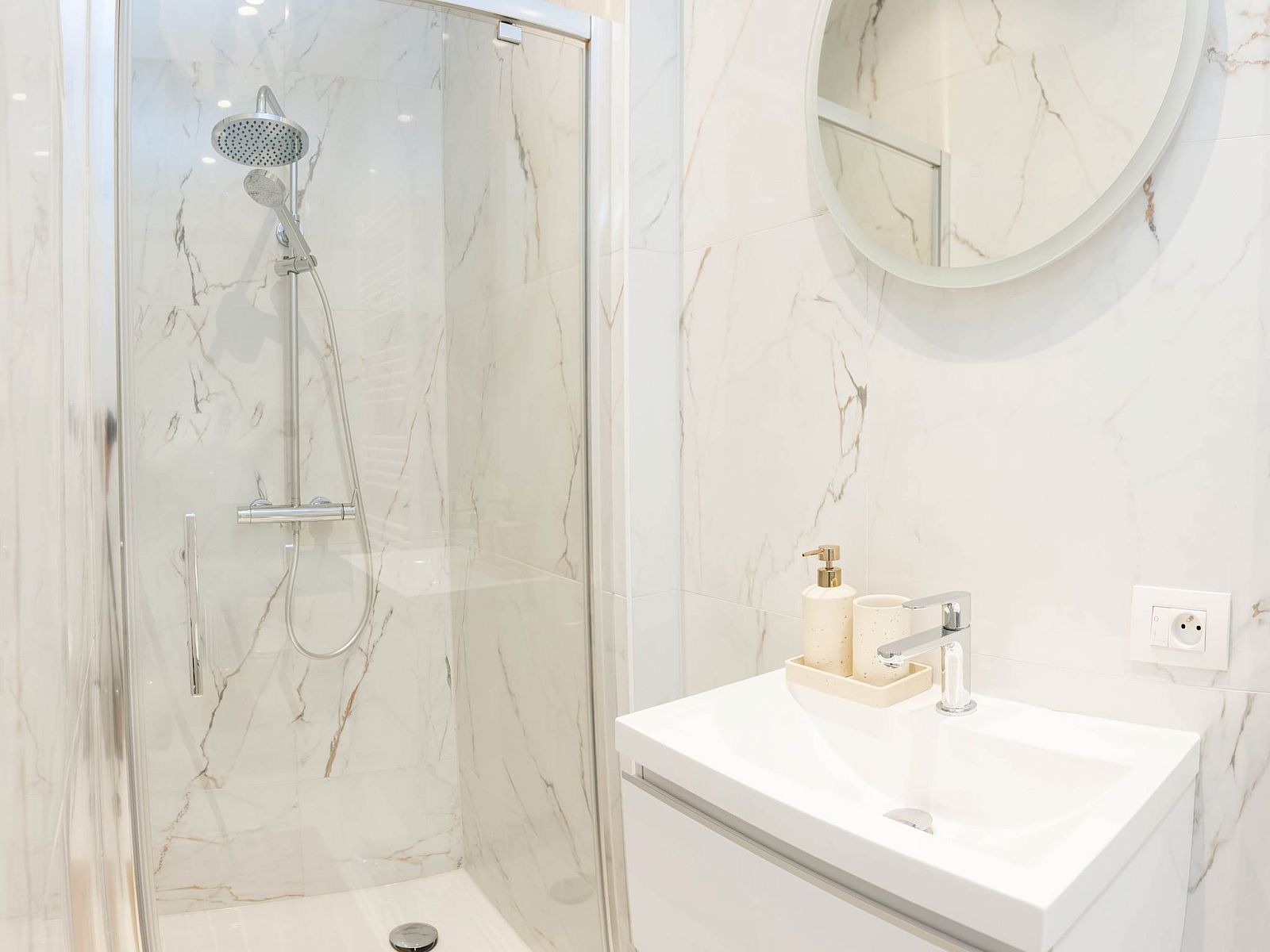 Guest house 040170 - Apartment Antwerp - One Lux Stay 2BR/ 2BA Antwerp near Central Station