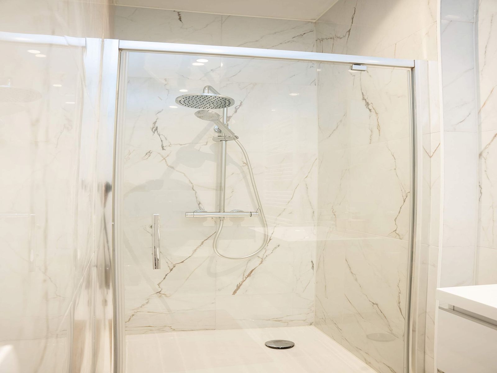 Guest house 040170 - Apartment Antwerp - One Lux Stay 2BR/ 2BA Antwerp near Central Station