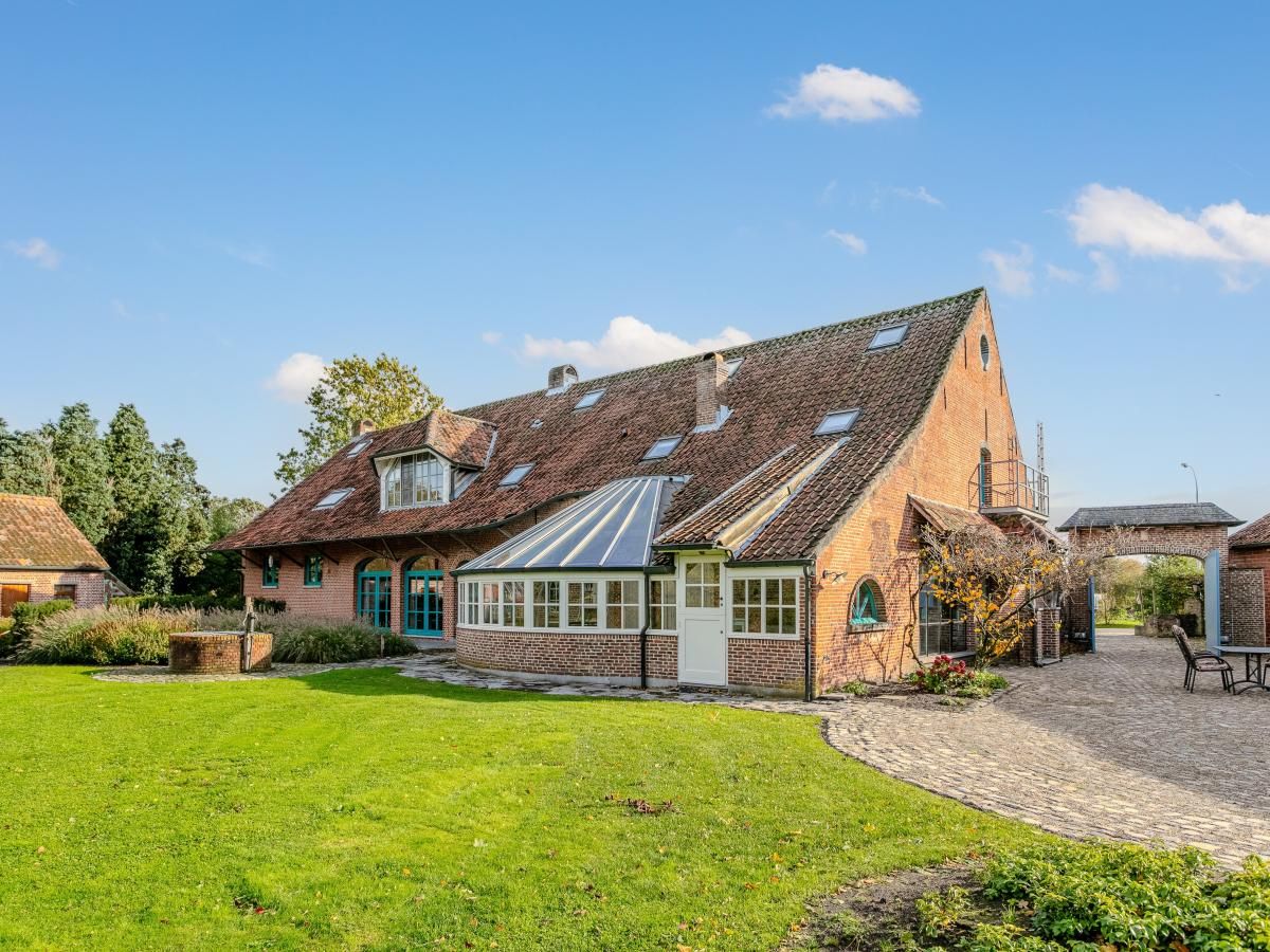 Vakantiehuis Alverwege in Merksplas, Antwerpen, met ruime tuin en traditionele architectuur, ideaal voor een ontspannen verblijf in Belgie.