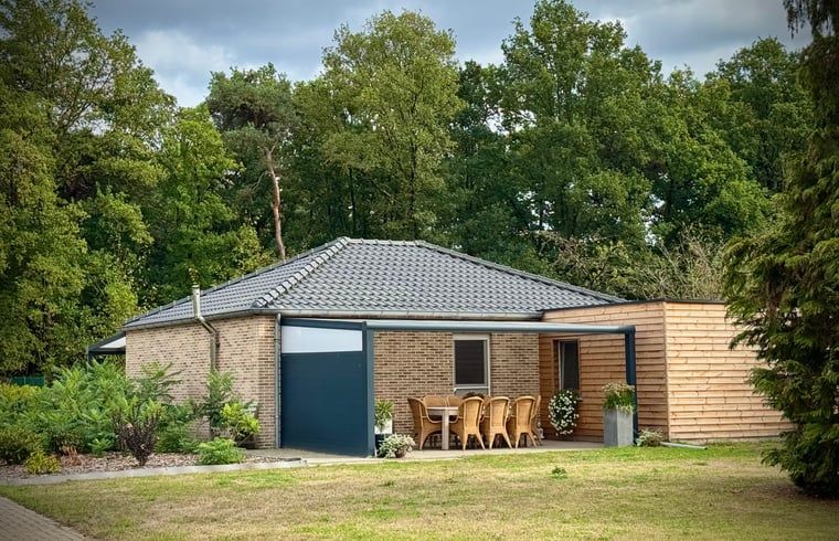 Vacation home in Merksplas, Antwerp, offers a cozy outdoor area with terrace surrounded by green nature for a relaxing stay.