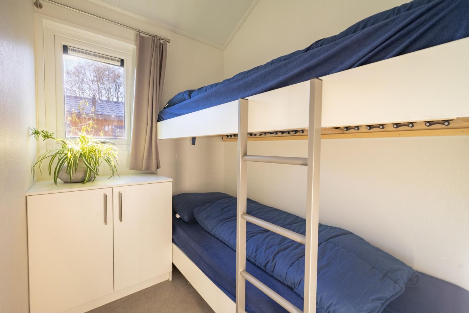 Cozy bedroom with bunk beds in vacation home Velthorst, Mol, Antwerp. Ideal for a relaxing stay in nature.