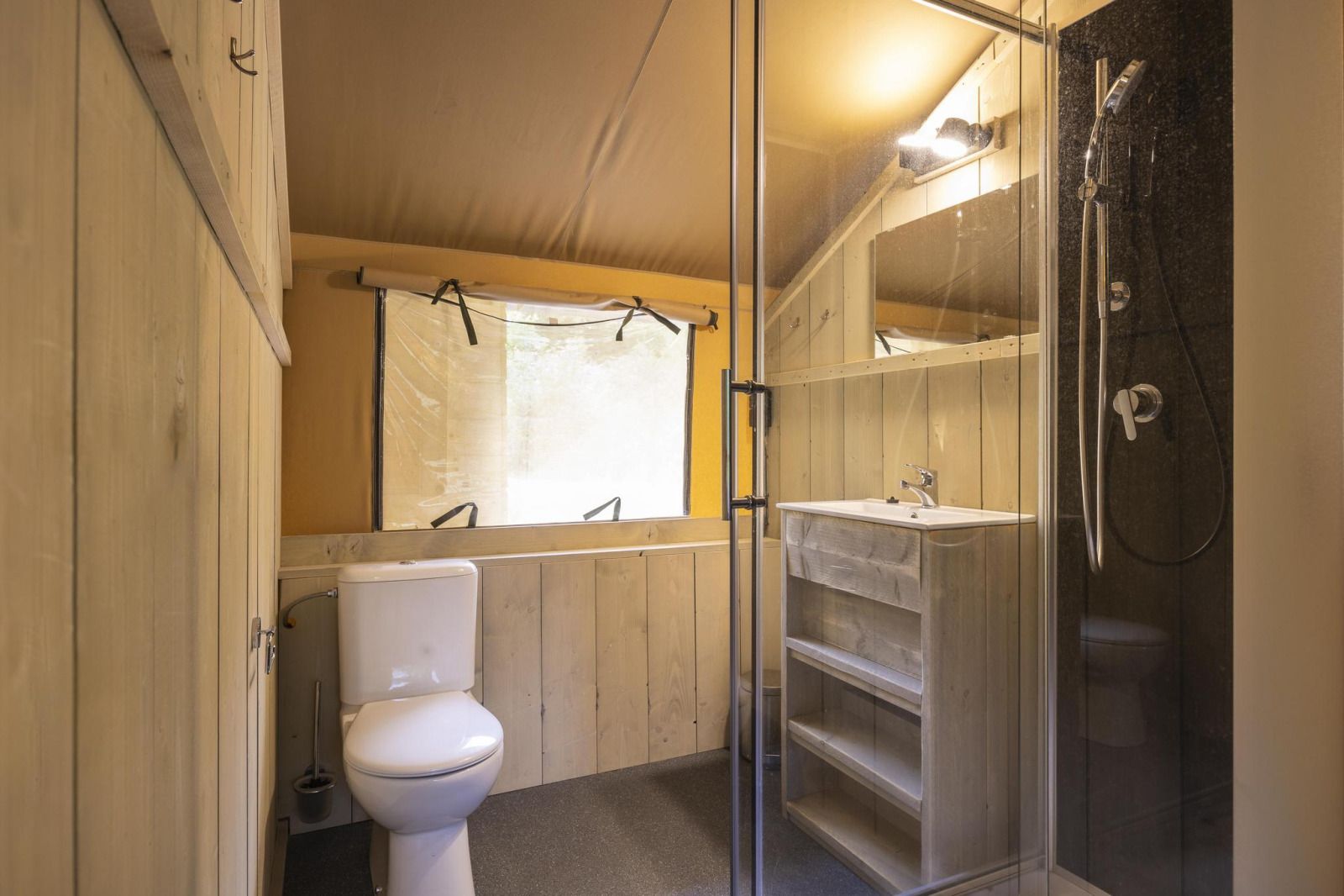 Guest house 042409 - Tent house Antwerp - Ranger Lodge