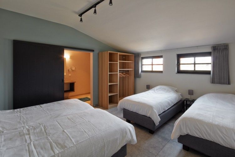 Cozy bedroom with three beds in Driehoekshoeve vacation home, Kasterlee, Antwerp.