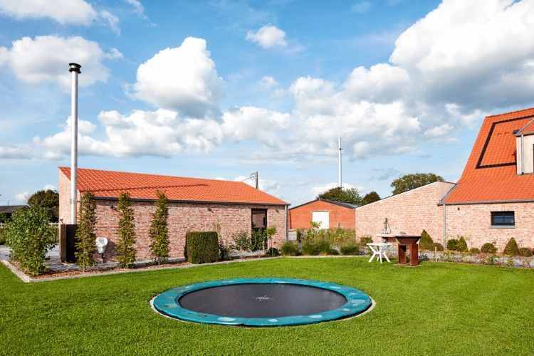 Trampoline in the garden of Driehoekshoeve vacation home, Kasterlee, Antwerp for jumping fun.