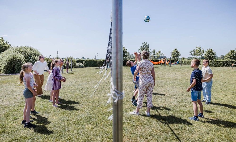 Outdoor activities at Driehoekshoeve vacation home in Kasterlee, Antwerp with volleyball game.