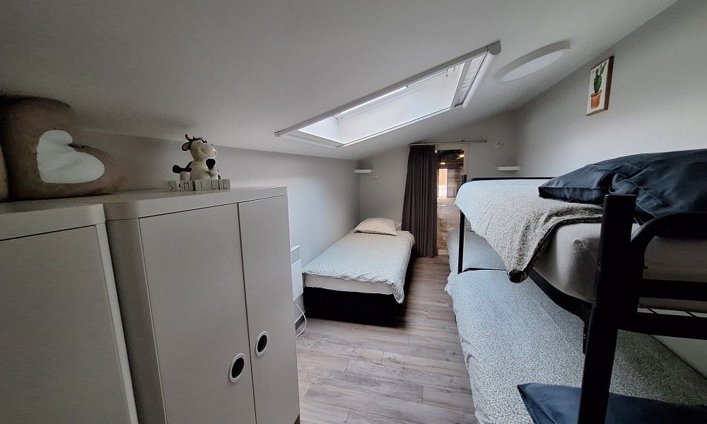 Gemuetliches Schlafzimmer mit Etagenbett in De Drieshoeve, Ferienhaus in Kasterlee, Antwerpen.