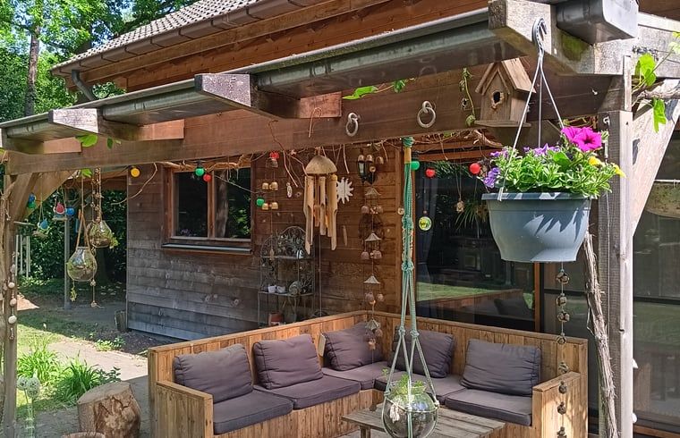 Geniessen Sie den Whirlpool im Holiday Home in Wuustwezel, das in der ruhigen Landschaft von Antwerpen, Belgien, liegt.